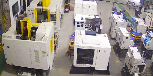 巨偉鈦業(yè)專(zhuān)注于鈦合金方塊、鈦合金餅、鈦合金環(huán)、鈦合金法蘭等鈦鍛件的研究及生產(chǎn)，產(chǎn)品性能穩(wěn)定，應(yīng)用廣泛。